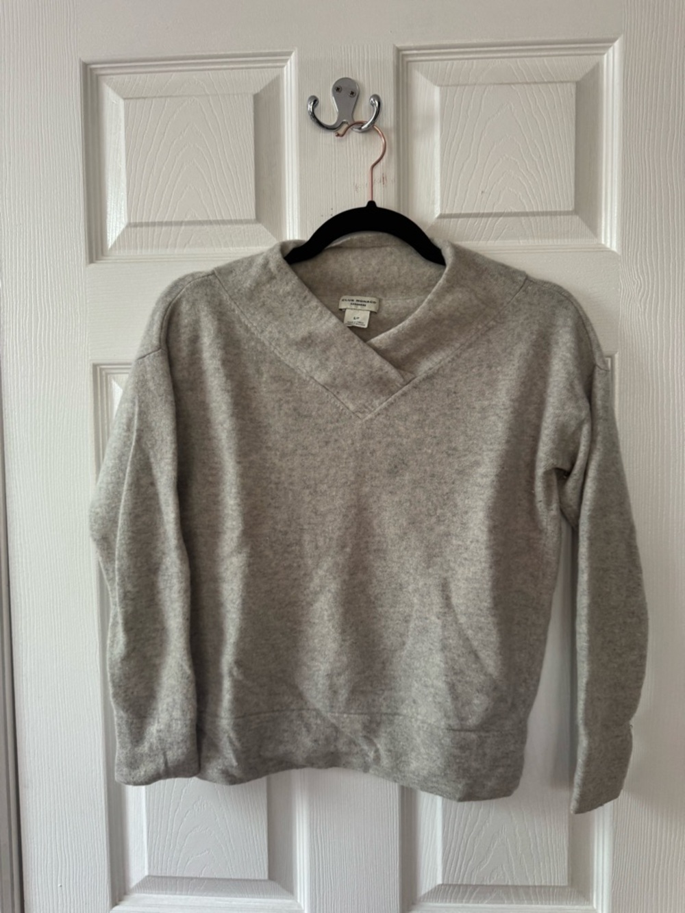Club Monaco Light Gray Cashmere V-Neck Sweater